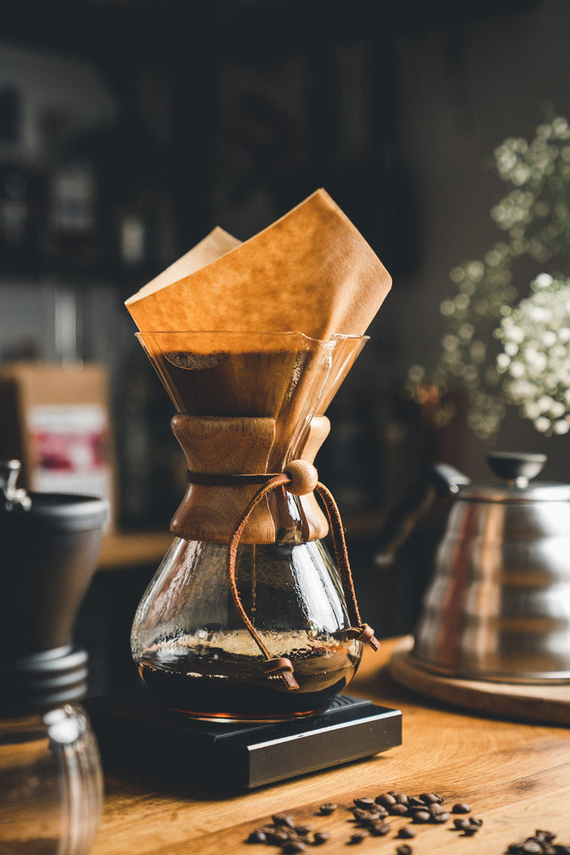 Filterkaffeezubereitung in der Chemex